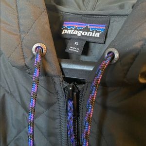 Patagonia Mens Diamond Quilted Bomber Hoody.